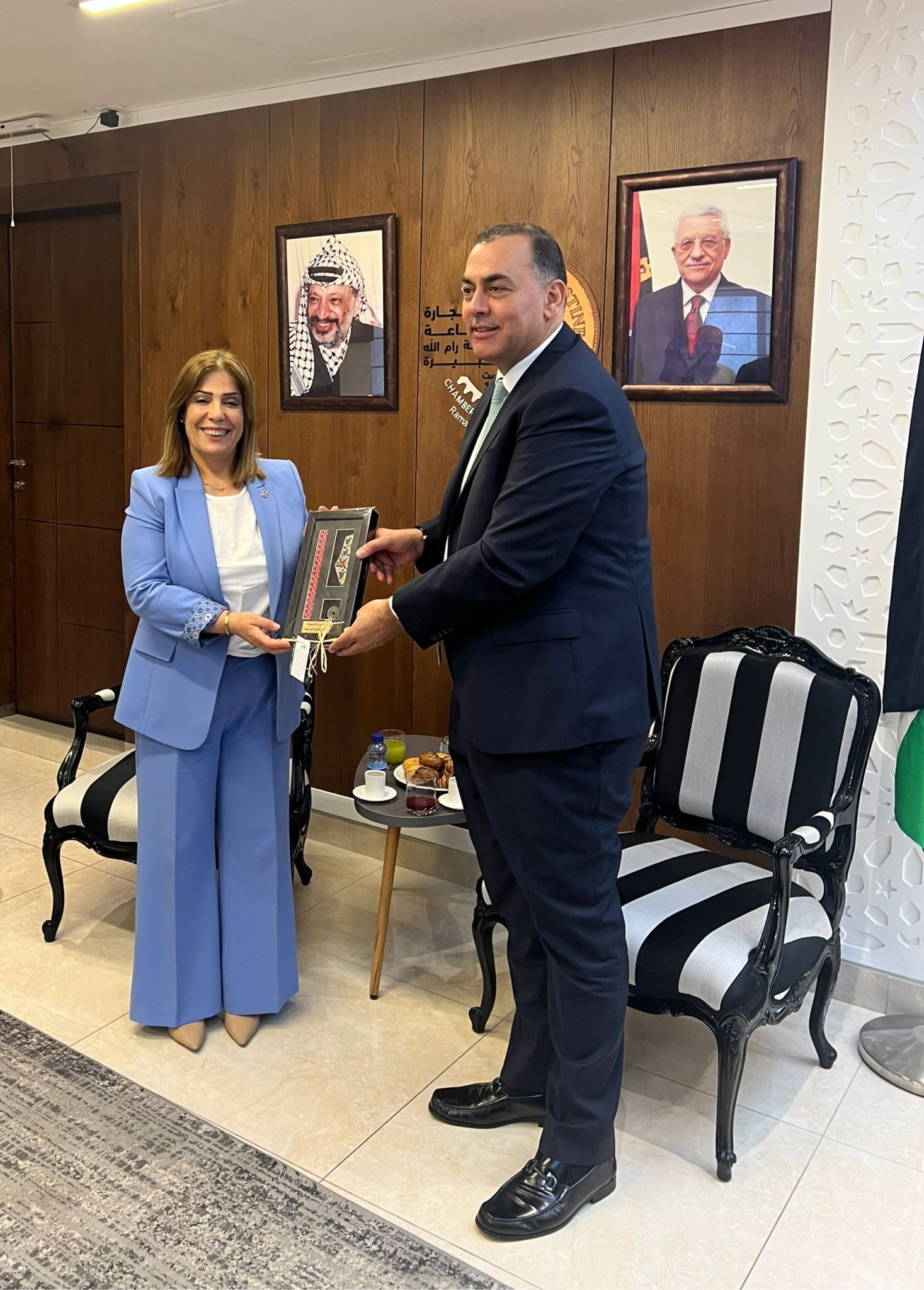 السيد عبد الغني العطاري رئيس غرفة تجارة وصناعة محافظة رام الله والبيرة يبحث التعاون المشترك مع معالي الوزيرة منى الخليلي