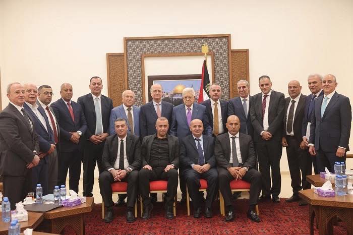 الرئيس محمود عباس يستقبل رؤساء الغرف التجارية الصناعية الفلسطينية.