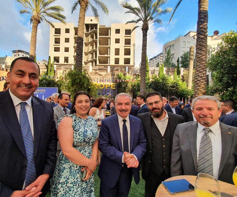 خلال مشاركت اعضاء مجلس الادارة في احتفال مكتب الاتحاد الاوروبي لدى فلسطين ،في يوم اوروبا بمشاركة رئيس الوزراء د.محمد شتيه، وممثل الاتحاد الاوروبي سفين كون فون