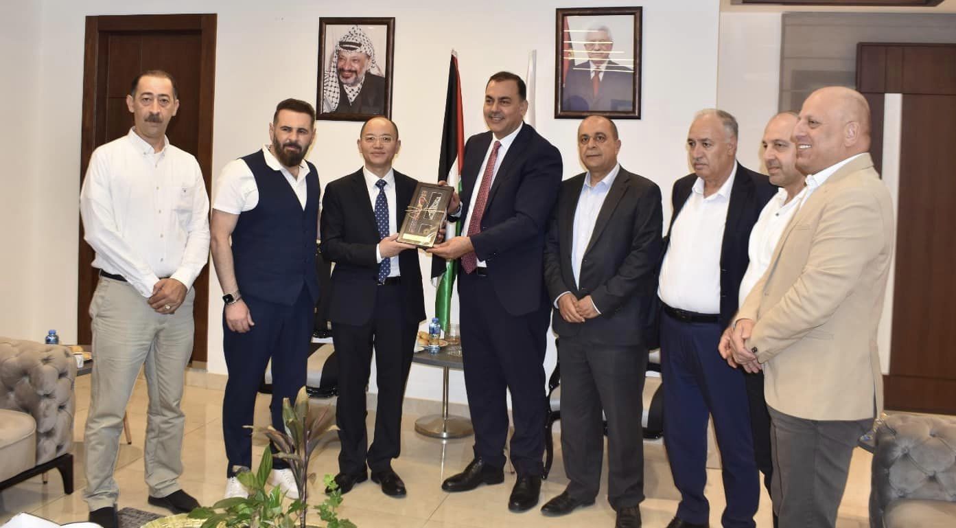 غرفة تجارة وصناعة محافظة رام الله والبيرة تبحث سبل التعاون المشترك مع  سفير جمهورية الصين الجديد لدى دولة فلسطين .